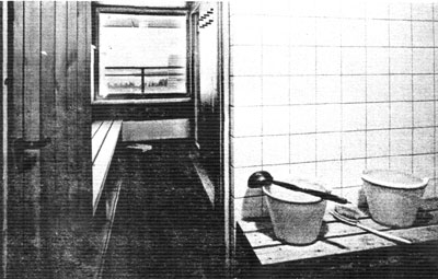 Рис. 151. Вид на раздевалку из моечной при сауне Аура, Хельсинки