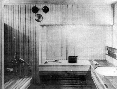 Рис. 164. Эта обычная ванная комната, используемая как сауна, находится в доме архит. Ральфа Эрскина в пригороде Стокгольма
